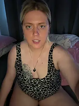 Blondiee3088 live sex cam