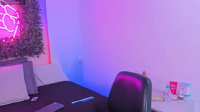 Itzel_Geneva's cam snapshot