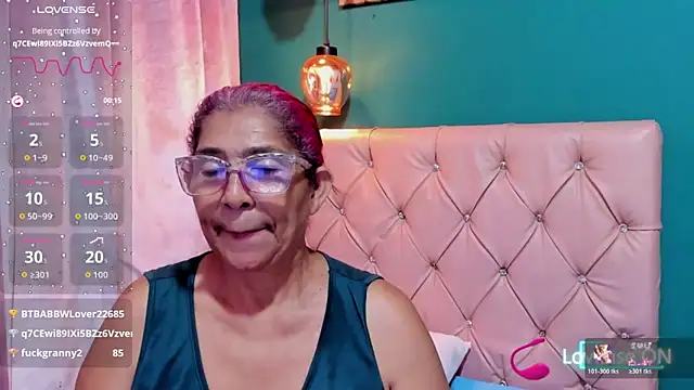 renata_milf_'s cam snapshot