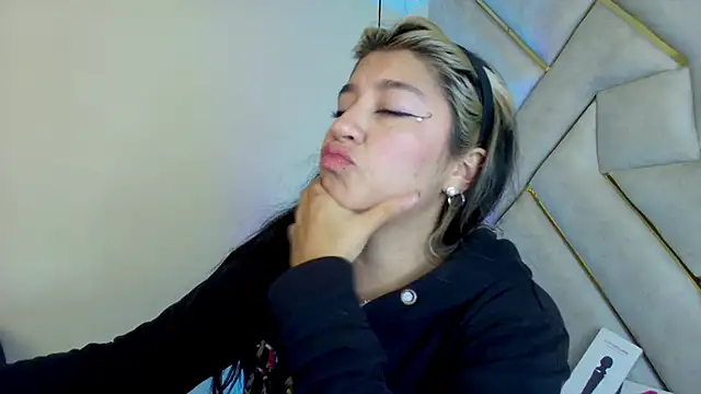 Dahiana_Dmour_'s cam snapshot