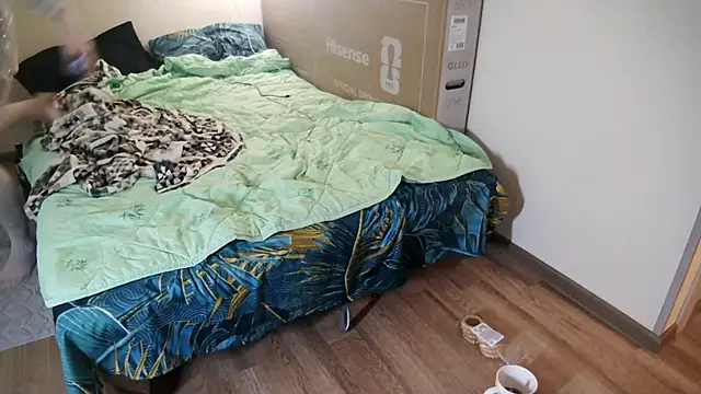 CutieWorm's cam snapshot