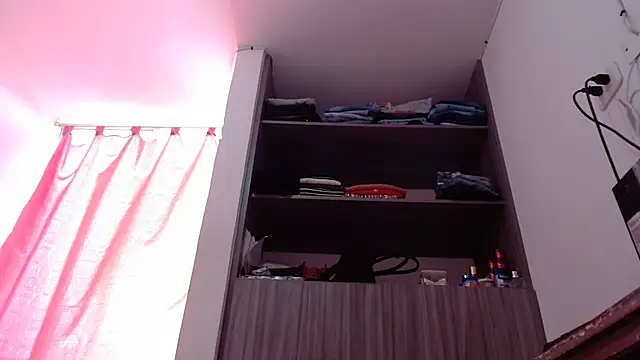 nicolle_milf1978's cam snapshot