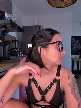 LaPetiteKim live sex cam