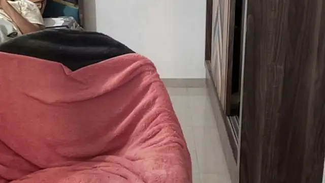 MakeMeAwareAah's cam snapshot