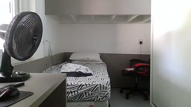 JUNINHOLEKEJR live sex cam