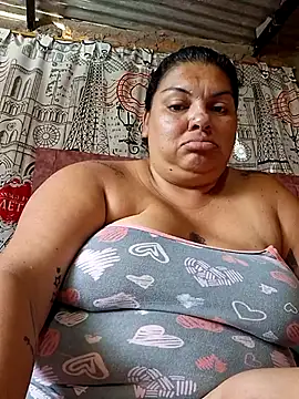 chubby_sexy_big_tits's cam snapshot