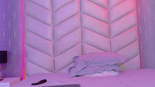 TianaMoon's cam snapshot