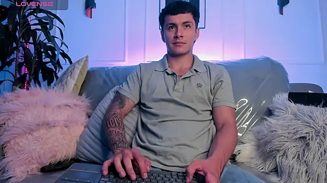 Leo_santoro's cam snapshot