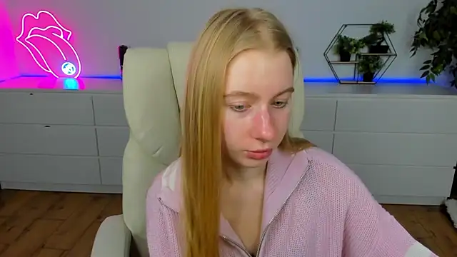 Alina_Blonde live sex cam