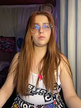 CoraVibes live sex cam