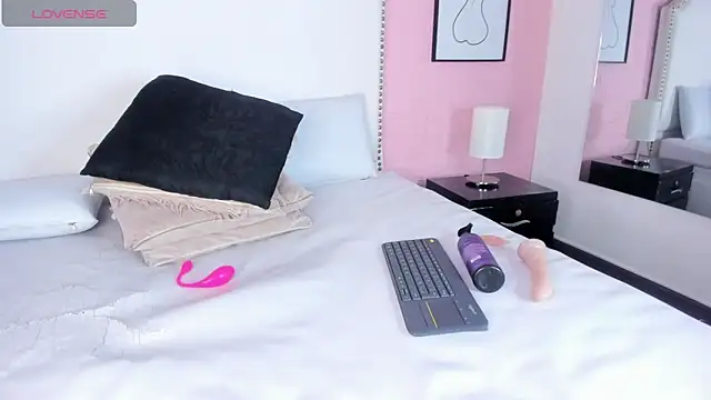 Isabella_moreau's cam snapshot