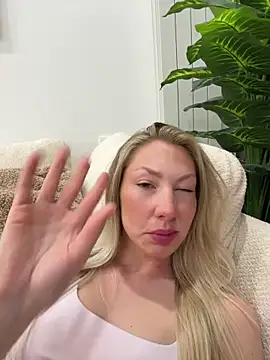 LuisaBecker live sex cam