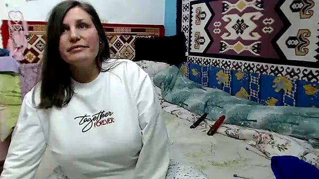 Adelinemilf live sex cam