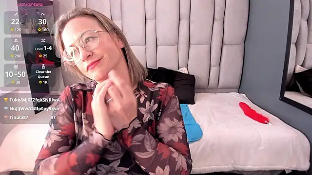 Charlot_milf's cam snapshot