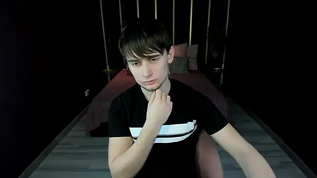 AlejandroEllias live sex cam