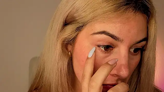 AtheneaRossi live sex cam