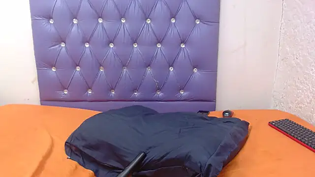 LolaTwerksXX live sex cam