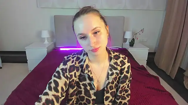 Kira__Sweet live sex cam