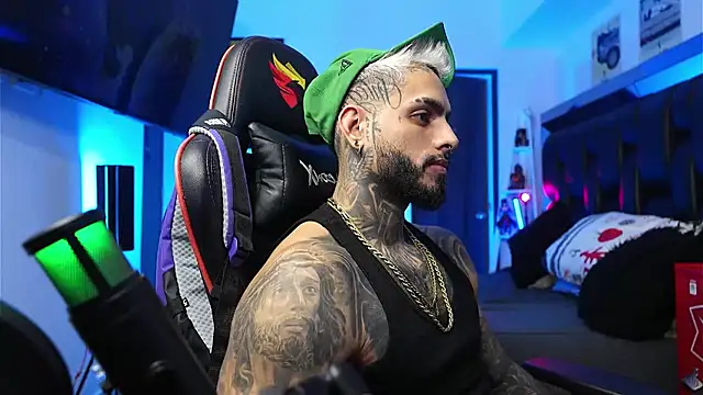 logan_hugh8 live sex cam