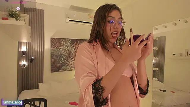 emma_alice_'s cam snapshot