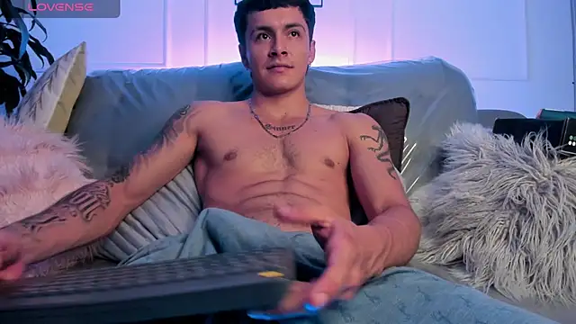 Leo_santoro's cam snapshot