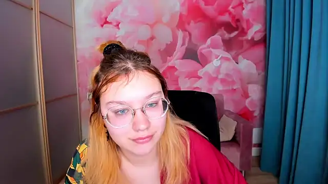 AngelinaLow's cam snapshot