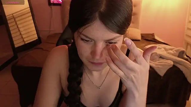 Sara_valderrama_'s cam snapshot