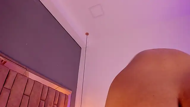 victoriaroyce1's cam snapshot