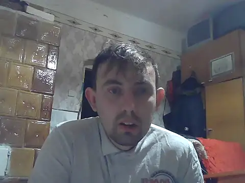 Bnjmn1996 live sex cam