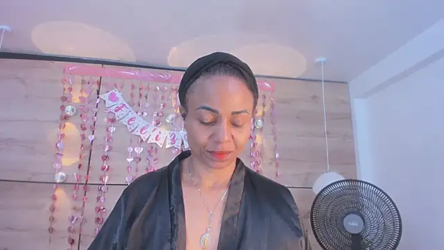 martina_touss's cam snapshot