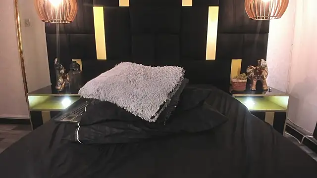 Lucio__Fox live sex cam