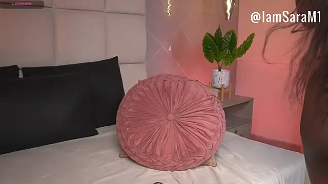 SaraMonroe1 live sex cam