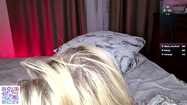 LynetHakes live sex cam