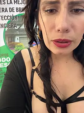 Alysson-- live sex cam