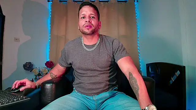 LucasGaeel live sex cam