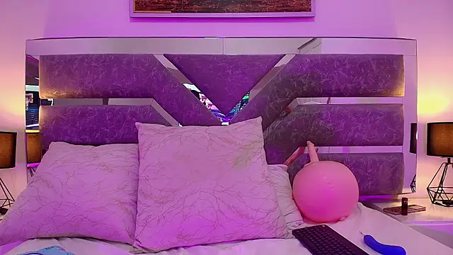 Katey_Curvy01_'s cam snapshot