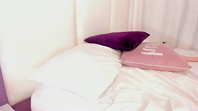 luna_bradley_'s cam snapshot