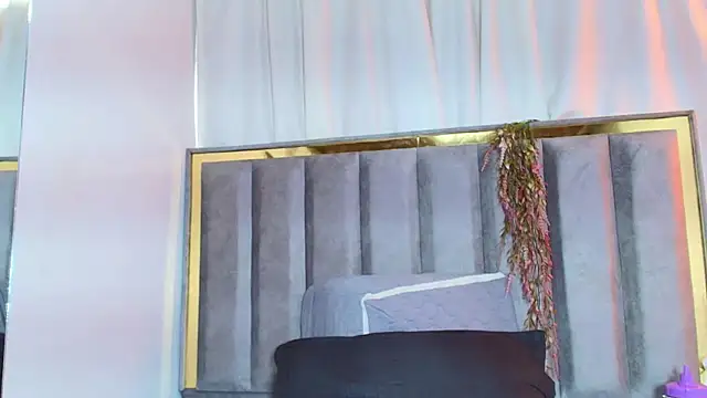 Zoe_Curvy's cam snapshot