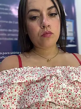 Lesly_10-'s cam snapshot