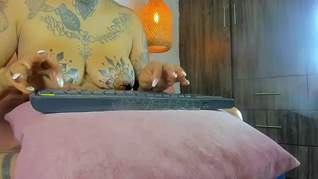 dakota_stream's cam snapshot