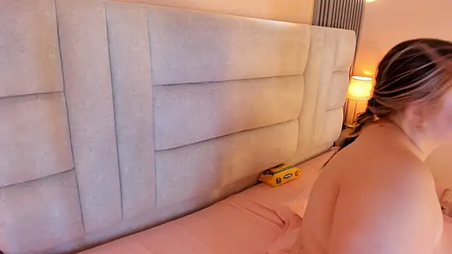 EYMI_TOMSOM's cam snapshot