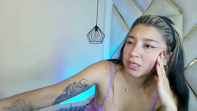 Dahiana_Dmour_'s cam snapshot