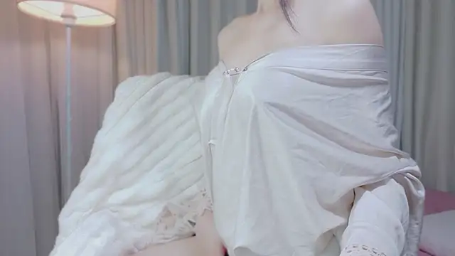 CharmineLily live sex cam