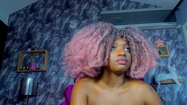 EMMAPARISS's cam snapshot