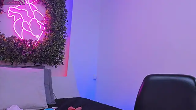 Itzel_Geneva's cam snapshot