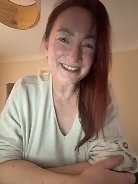 LouiseTswing live sex cam