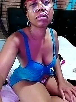 littlebrunett's cam snapshot