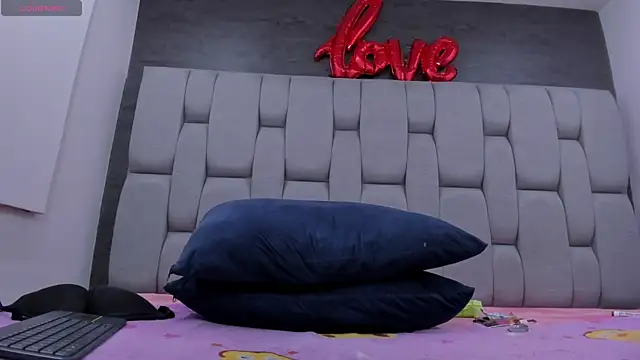 Messy-Saray-'s cam snapshot