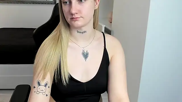 AlexaTease's cam snapshot