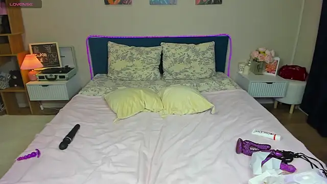 BritneyLix's cam snapshot